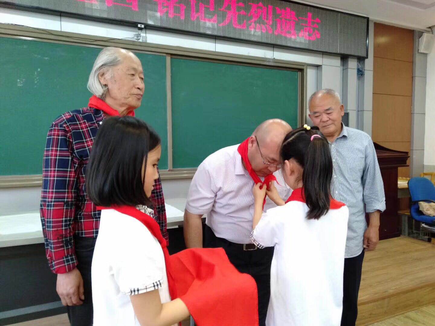 齐鲁书画研究院青岛分院书法作品进校园 - 齐鲁书画研究院青岛分院