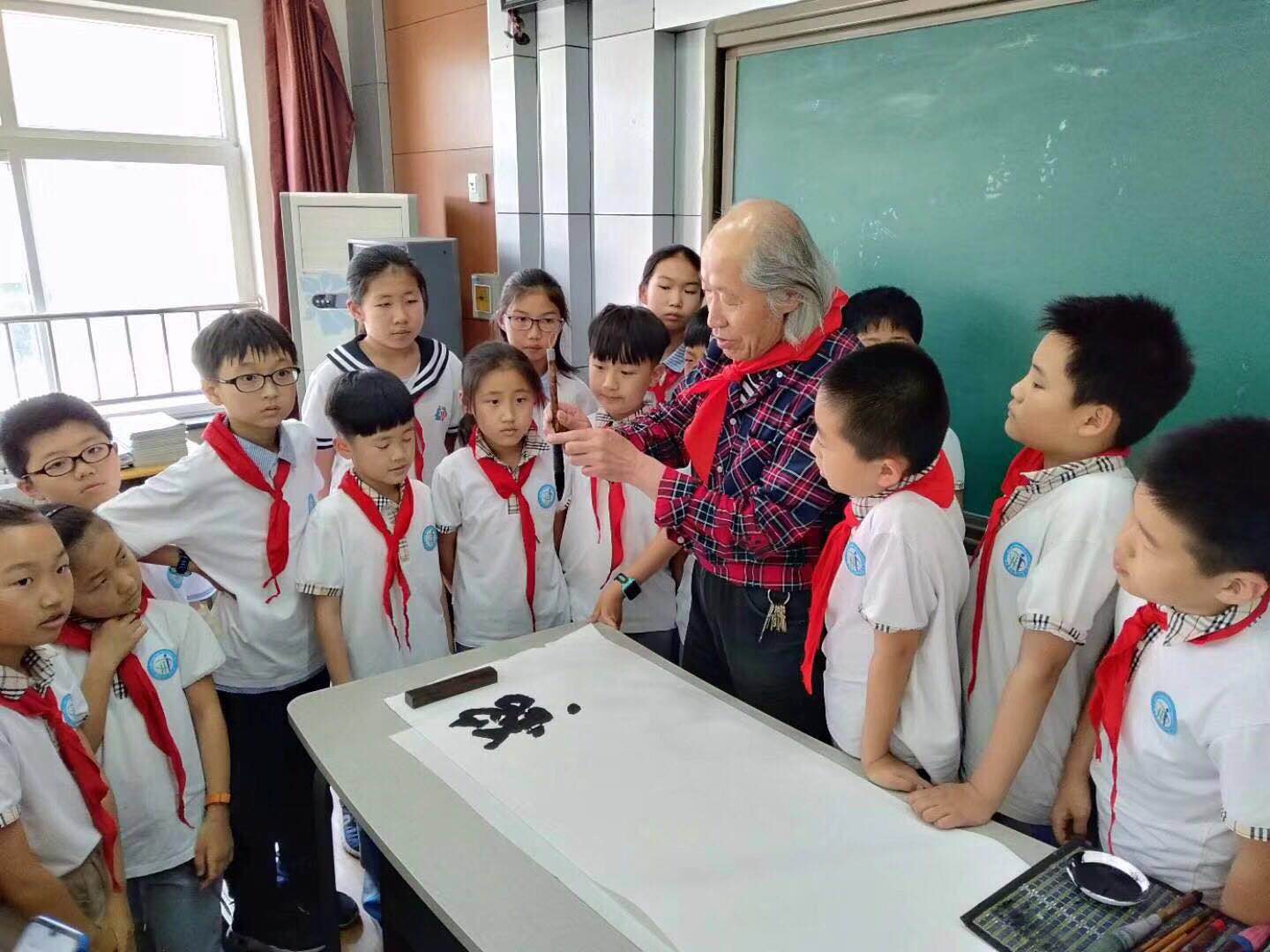 齐鲁书画研究院青岛分院书法作品进校园 - 齐鲁书画研究院青岛分院